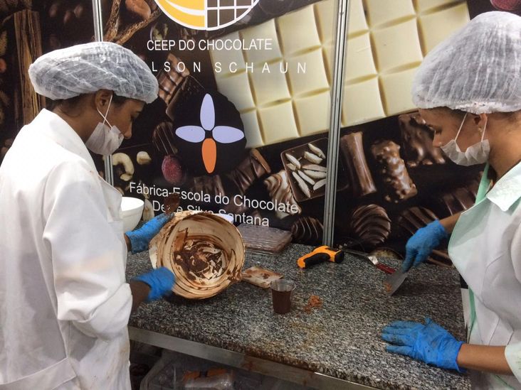 Fábrica-escola De Chocolate é Atração Em Festival Em Ilhéus