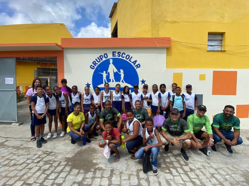 Alunos Do 5º Ano Do Léa Galrão E Turma Da Caminhada Realizam Plantio Em Fazenda